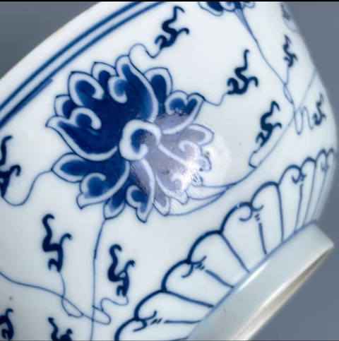 古玩陶瓷青花纏枝花卉紋碗真品鑒賞圖