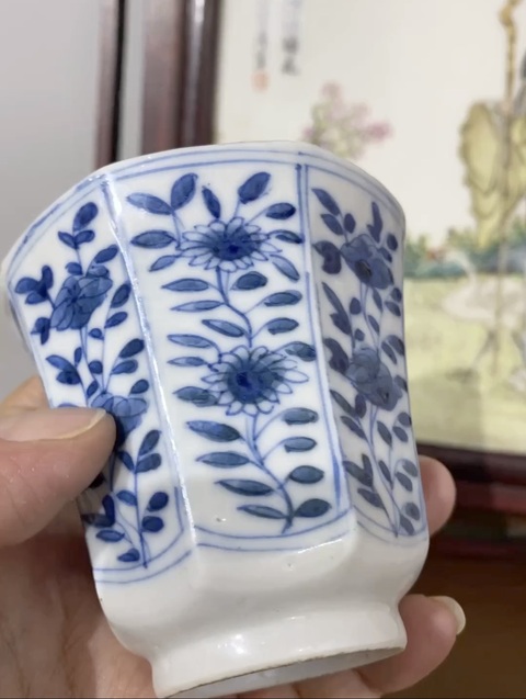 古玩陶瓷青花花卉紋八方杯真品鑒賞圖