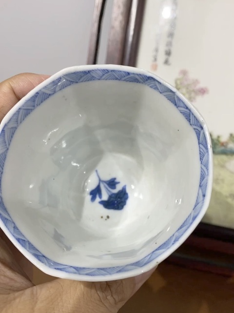 古玩陶瓷青花花卉紋八方杯真品鑒賞圖