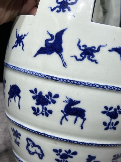 古玩陶瓷日本明治青花云鶴紋炭爐真品鑒賞圖