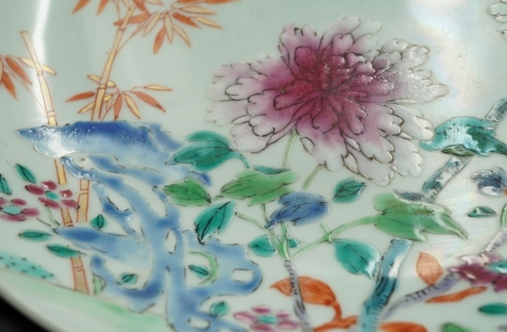 古玩陶瓷18世紀 粉彩花卉紋盤真品鑒賞圖
