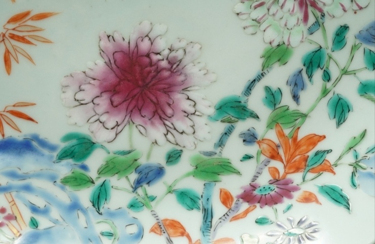 古玩陶瓷18世紀 粉彩花卉紋盤真品鑒賞圖