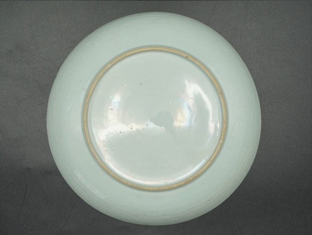 古玩陶瓷18世紀 粉彩花卉紋盤真品鑒賞圖