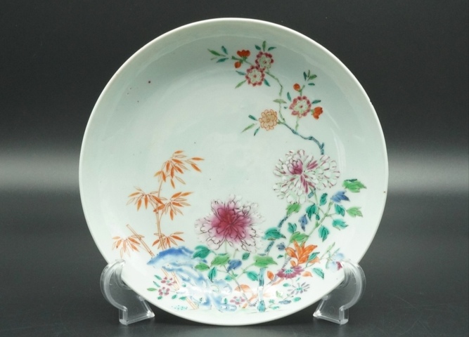 古玩陶瓷18世紀 粉彩花卉紋盤真品鑒賞圖