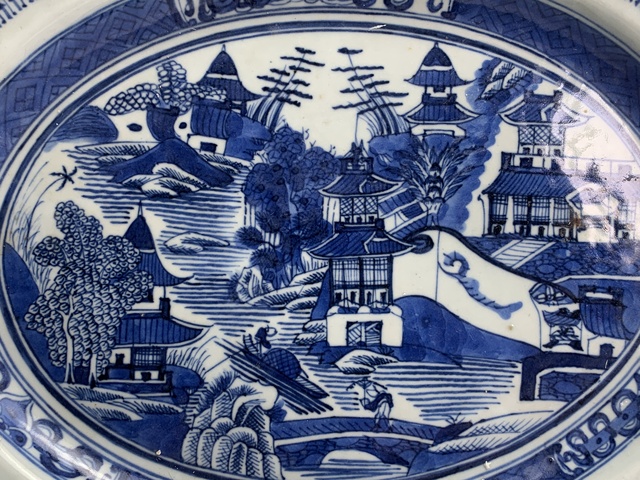 古玩陶瓷清乾隆·青花山水樓閣人物紋橢圓盤拍賣,當(dāng)前價格0元