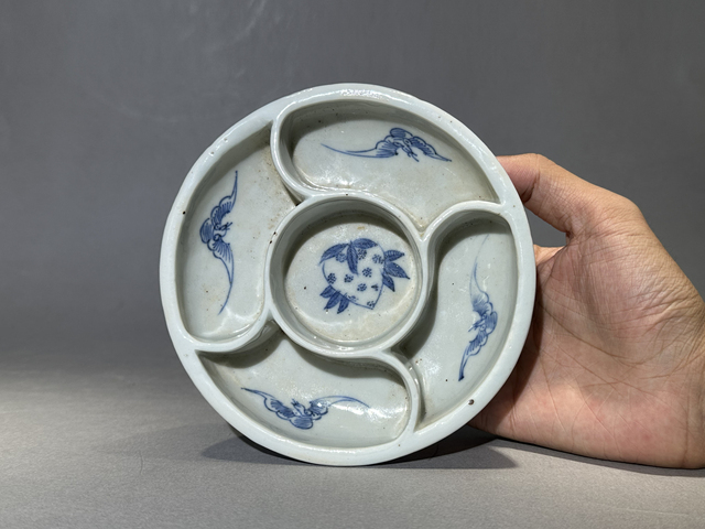 古玩陶瓷清中期·青花福壽纏枝蓮紋調色盤真品鑒賞圖