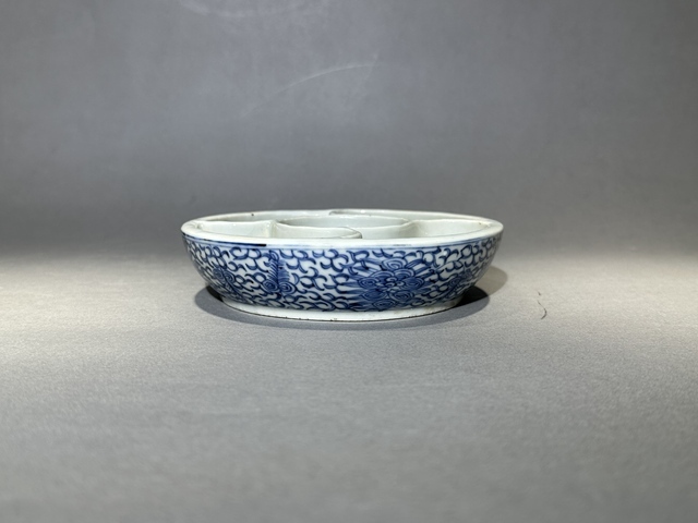 古玩陶瓷清中期·青花福壽纏枝蓮紋調色盤真品鑒賞圖