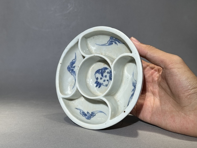 古玩陶瓷清中期·青花福壽纏枝蓮紋調色盤真品鑒賞圖