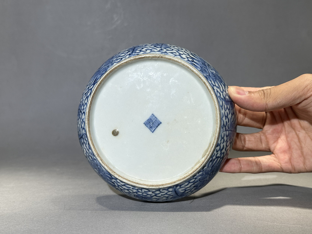 古玩陶瓷清中期·青花福壽纏枝蓮紋調色盤真品鑒賞圖