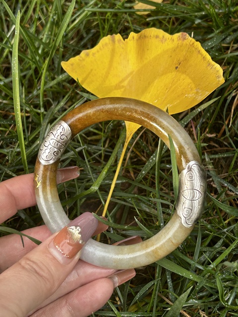 古玩玉器清代秋香色鑲金箔老翡翠圓條拍賣,當前價格4900元