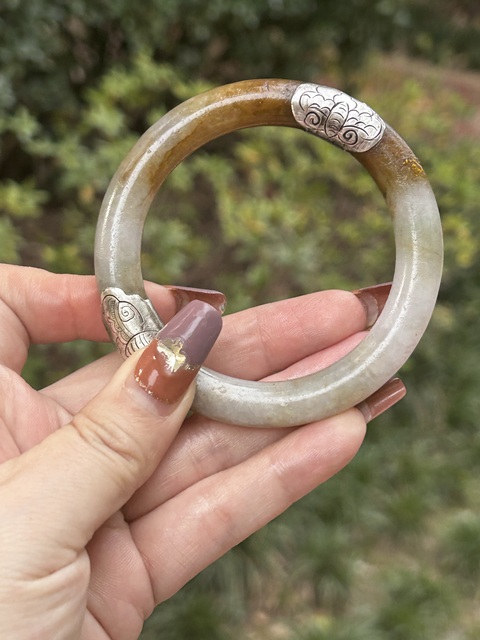 古玩玉器清代秋香色鑲金箔老翡翠圓條拍賣,當前價格4900元