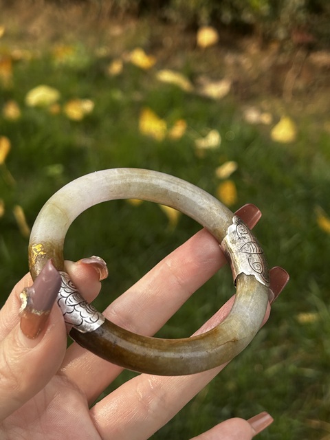 古玩玉器清代秋香色鑲金箔老翡翠圓條拍賣,當前價格4900元