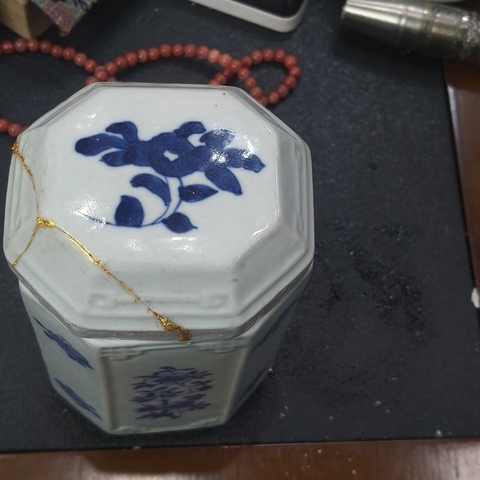 古玩陶瓷青花花卉紋八方茶葉罐真品鑒賞圖