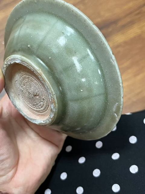 古玩陶瓷龍泉窯印花折沿盤真品鑒賞圖