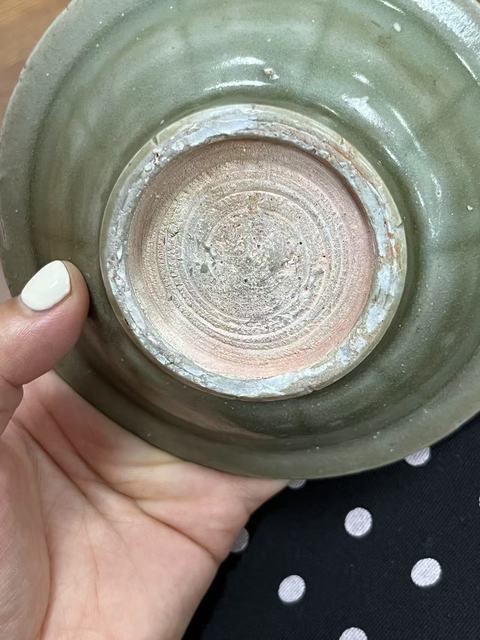 古玩陶瓷龍泉窯印花折沿盤真品鑒賞圖