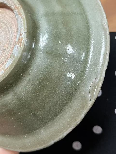 古玩陶瓷龍泉窯印花折沿盤真品鑒賞圖