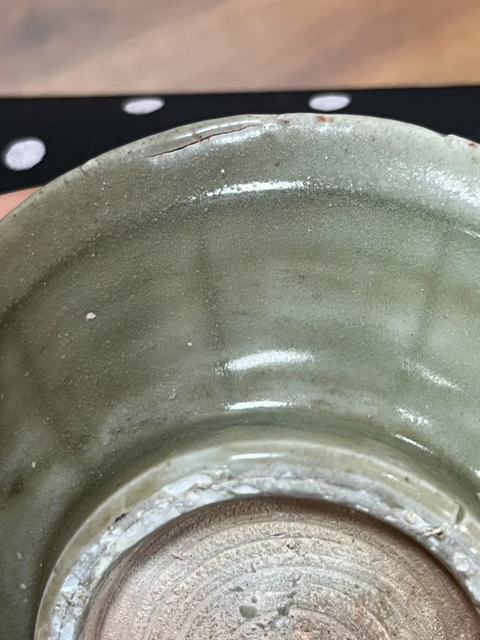 古玩陶瓷龍泉窯印花折沿盤真品鑒賞圖