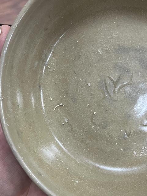 古玩陶瓷龍泉窯印花臥足洗真品鑒賞圖