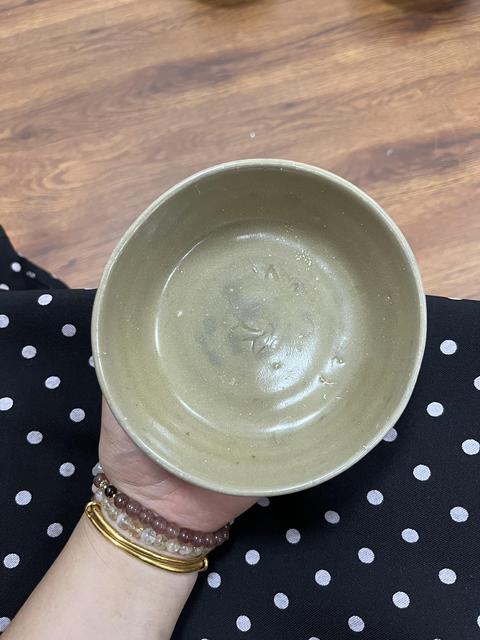 古玩陶瓷龍泉窯印花臥足洗真品鑒賞圖
