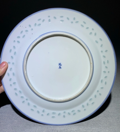 古玩陶瓷玲瓏瓷龍紋盤真品鑒賞圖