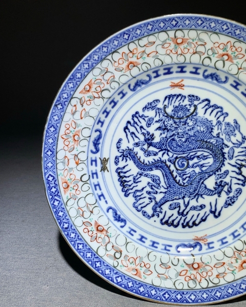 古玩陶瓷玲瓏瓷龍紋盤真品鑒賞圖
