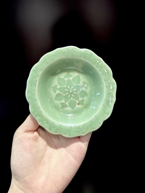 古玩陶瓷青釉印花盤拍賣,當前價格800元