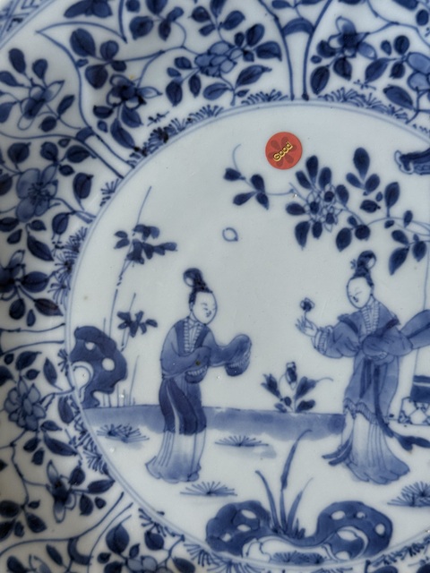 古玩陶瓷仕女紋青花盤真品鑒賞圖