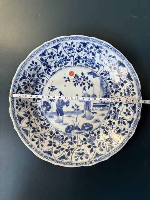 古玩陶瓷仕女紋青花盤真品鑒賞圖