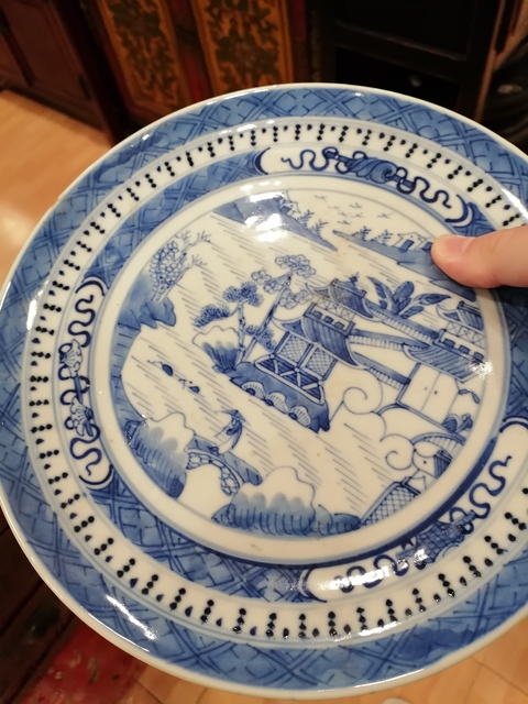 古玩陶瓷青花山水盤真品鑒賞圖
