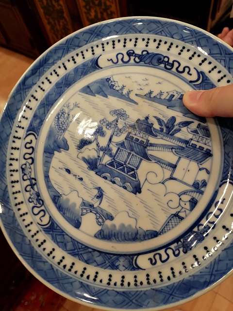 古玩陶瓷青花山水盤真品鑒賞圖