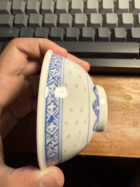 古玩陶瓷玲瓏瓷青花小碗真品鑒賞圖