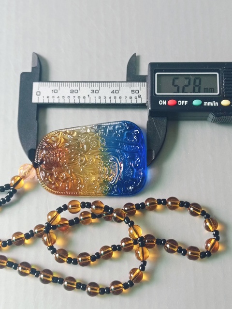 古玩玉器彩色玻璃雕“財神牌”真品鑒賞圖