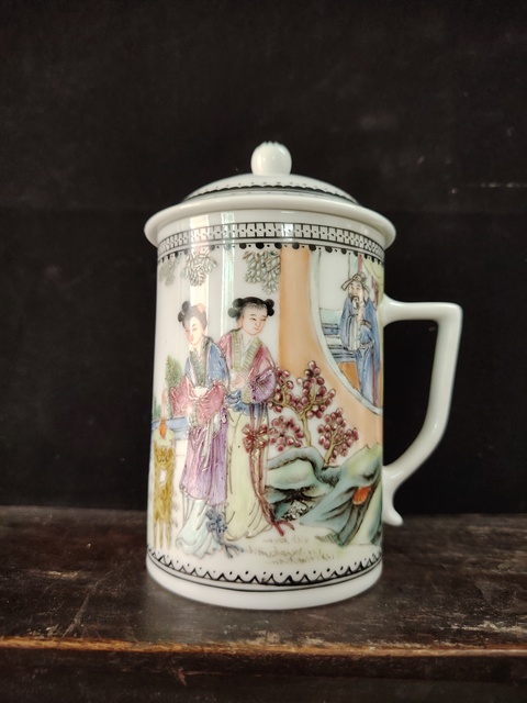 古玩陶瓷粉彩人物把杯拍賣,當前價格1999元