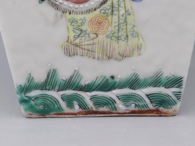 古玩陶瓷無雙譜粉彩四方撇口瓶真品鑒賞圖