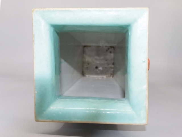 古玩陶瓷無雙譜粉彩四方撇口瓶真品鑒賞圖