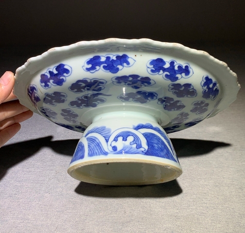 古玩陶瓷二龍戲珠青花高足盤真品鑒賞圖