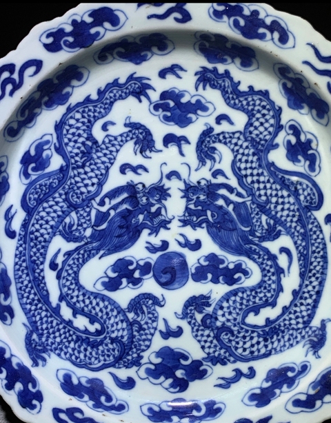 古玩陶瓷二龍戲珠青花高足盤真品鑒賞圖