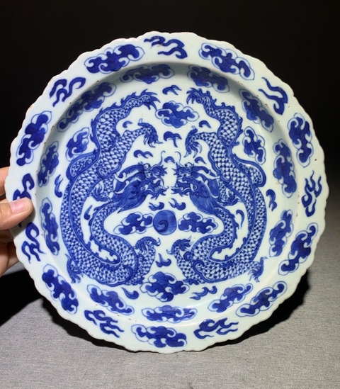 古玩陶瓷二龍戲珠青花高足盤真品鑒賞圖