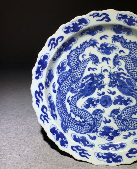 古玩陶瓷二龍戲珠青花高足盤真品鑒賞圖