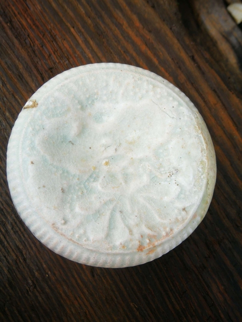 古玩陶瓷云市窯粉盒真品鑒賞圖