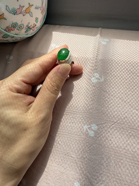 古玩玉器染色非天然翡翠戒指真品鑒賞圖