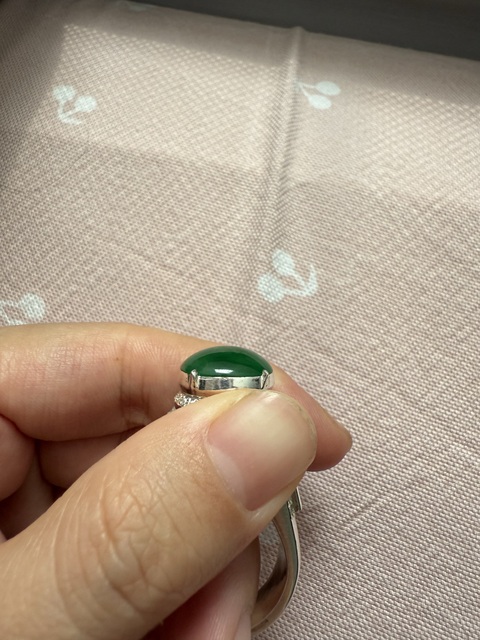 古玩玉器染色非天然翡翠戒指真品鑒賞圖