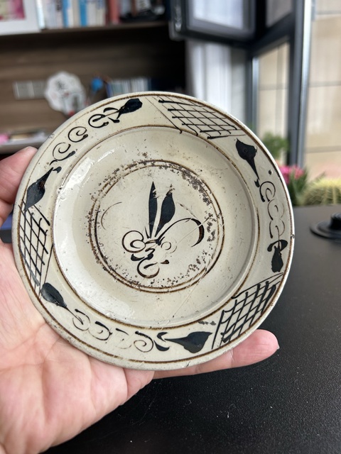 古玩陶瓷磁州窯白地黑花盤真品鑒賞圖