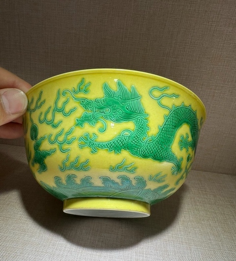 古玩陶瓷素三彩龍紋碗真品鑒賞圖
