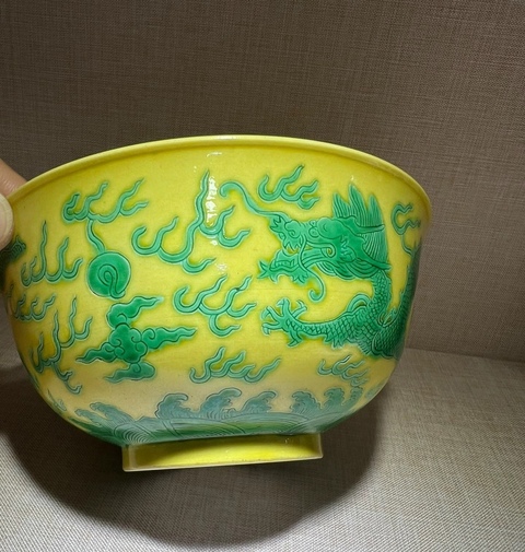 古玩陶瓷素三彩龍紋碗真品鑒賞圖
