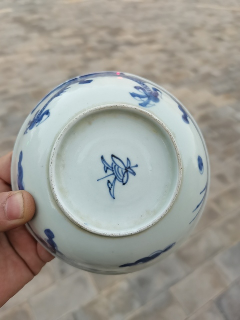 古玩陶瓷過墻龍紋青花小碗真品鑒賞圖