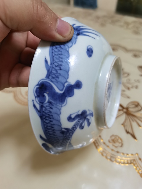 古玩陶瓷過墻龍紋青花小碗真品鑒賞圖