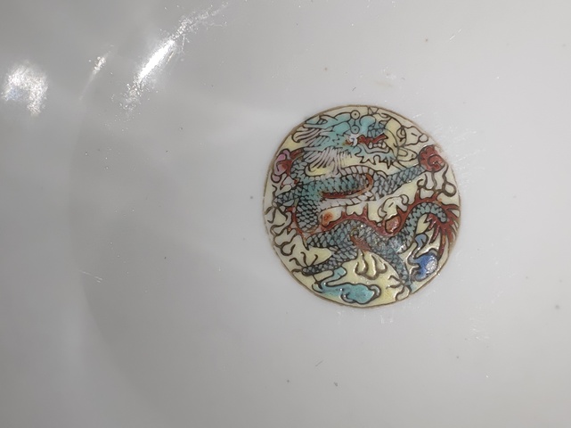 古玩陶瓷龍紋小碗真品鑒賞圖