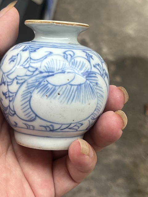 古玩陶瓷青花淡描花卉紋水盂真品鑒賞圖