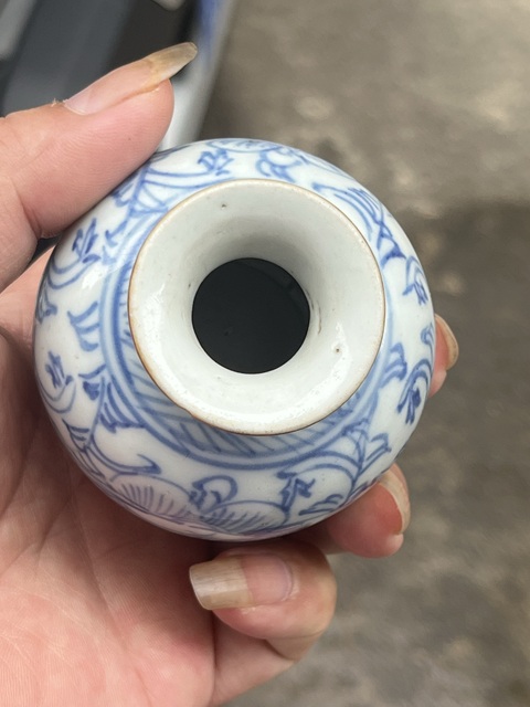 古玩陶瓷青花淡描花卉紋水盂真品鑒賞圖